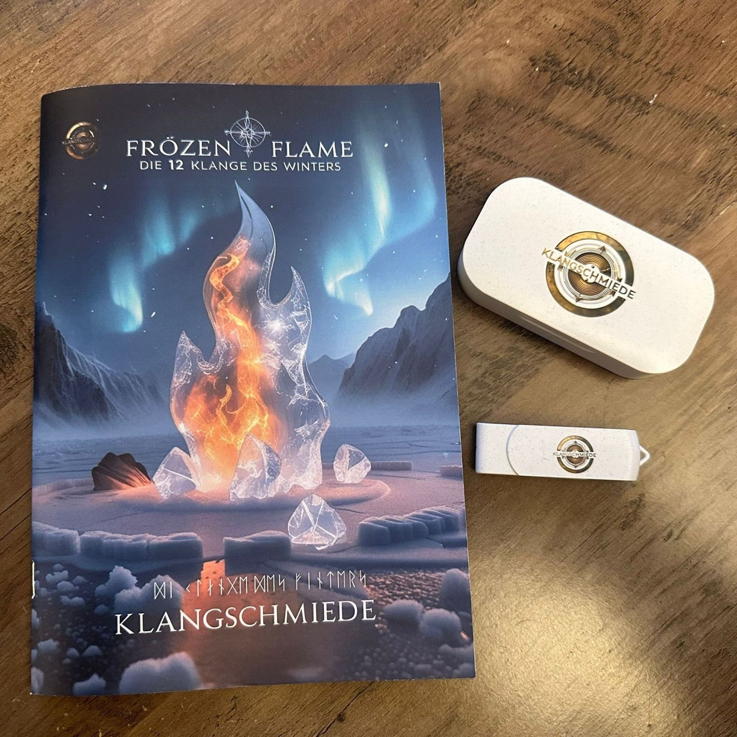 Frozen Flame – USB-Relikt (mit Booklet)