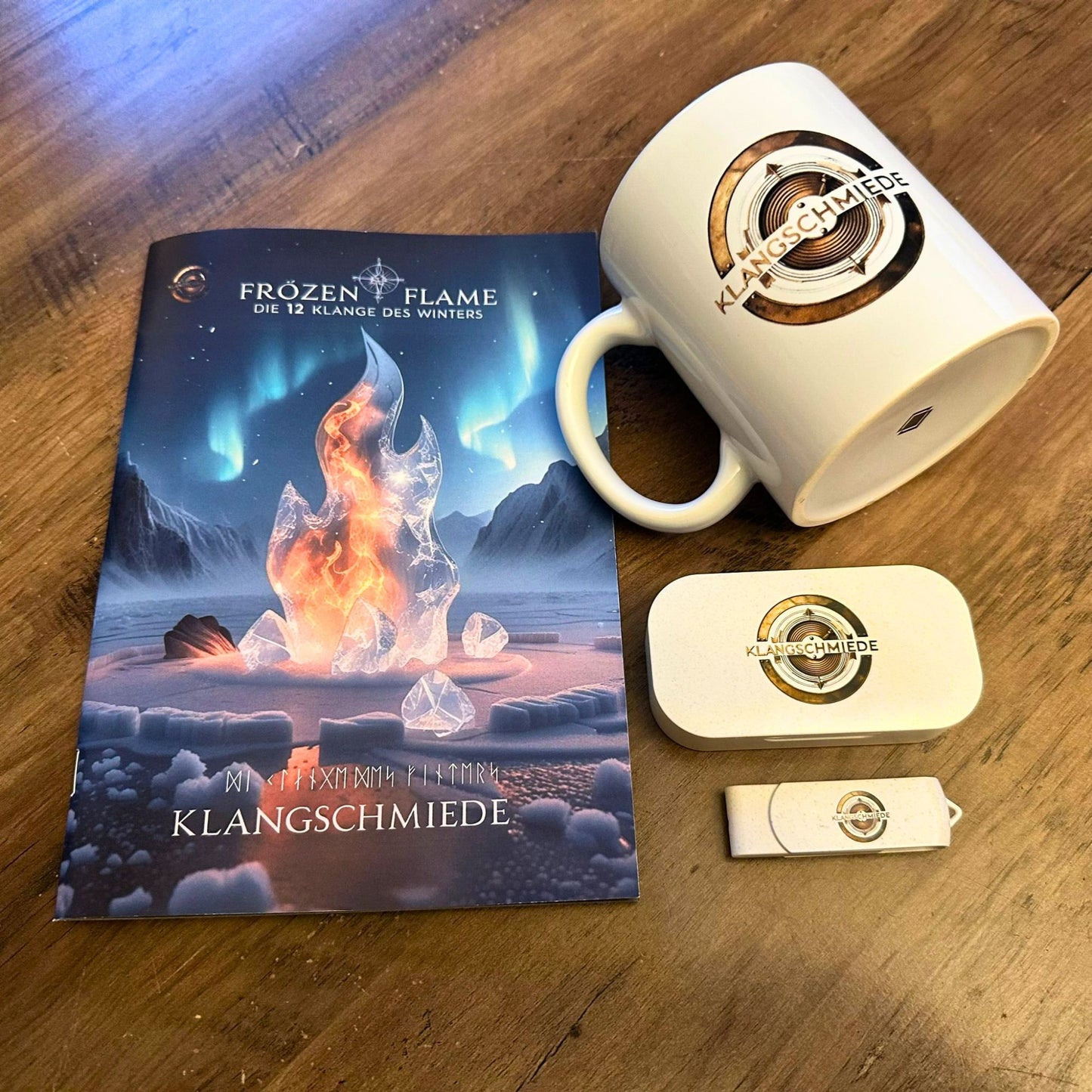 Frozen Flame – Supporter-Bundle (USB + Tasse)